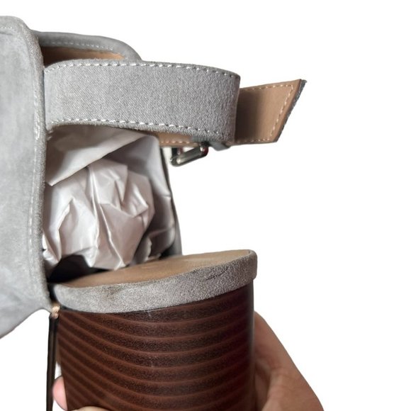 Loft Gray Faux Suede Peep Toe Boho Heel Sandals Size 10 - Picture 10 of 11